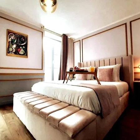 Da Vinci Montmartre Aircon * Paris